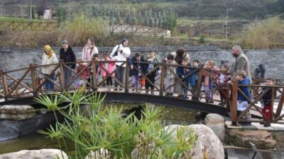 DÜZCE(İHA) – Düzce 23 Nisan İlkokulu Anaokulu öğrencileri ve öğretmenleri,