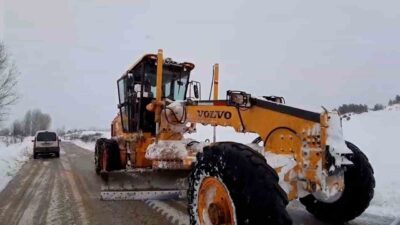 Bolu’nun Mudurnu ilçesinde kardan kapanan 12 köy yolu daha, ekiplerin