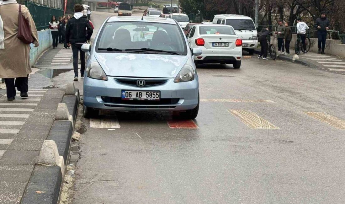 Bilecik’te, aracını bir okulun önündeki yaya geçidine park eden sürücü