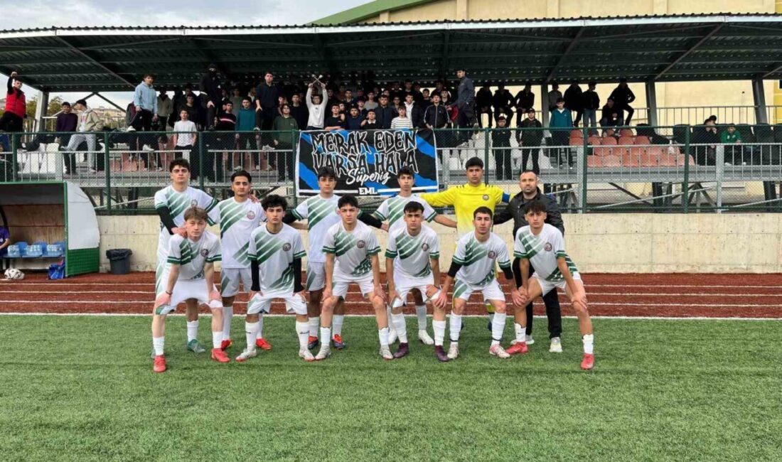 Bilecik’te gerçekleştirilen ’Okul Sporları Gençler Futbol Müsabakaları’ şampiyonu Mesleki ve