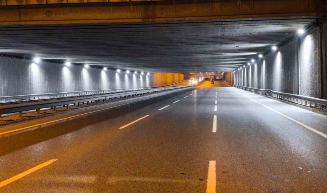 Kocaeli’de enerji tasarrufu sağlanması amacıyla Osmangazi Köprüsü Tüneli’ndeki aydınlatma sistemleri