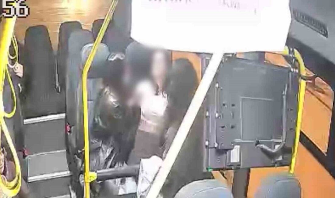 Düzce Belediyesi özel halk otobüsü şoförleri, rahatsızlanan yolcular için güzergahlarından