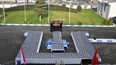 Düzce’de bir yolcu otobüsünde, İstanbul’a sevkiyatı yapılan 46 bin 655