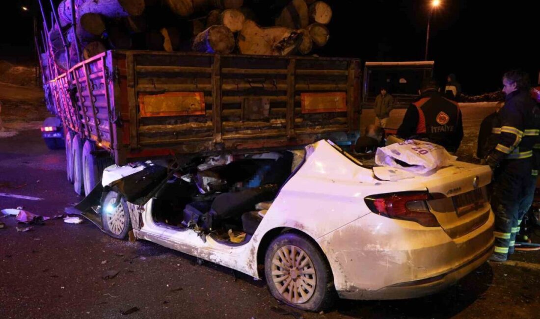 Kastamonu’da otomobilin tomruk yüklü tırın dorsesinin altına girdiği kazada 1