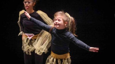 Bilecik’te3 Aralık Dünya Engelliler Günü dolayısıyla düzenlenen programda sahnede hünerleri