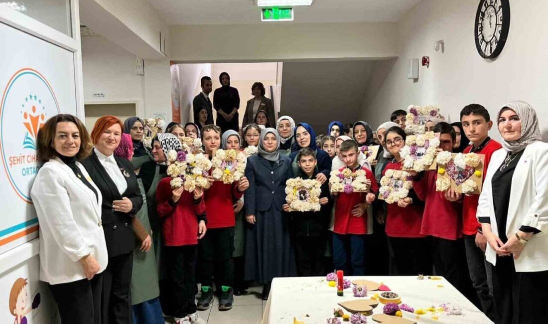 Özel öğrenciler kaynaştı sergi ilgi topladı Düzce Merkez Şehit Cihan Aksarı Ortaokulunda, özel eğitim öğrencileri ile