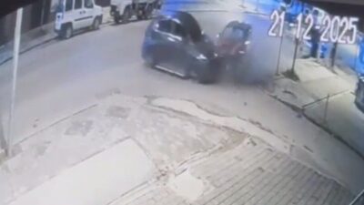 Düzce’de kontrolden çıkarak park halindeki araca çarpan otomobildeki 4 kişi