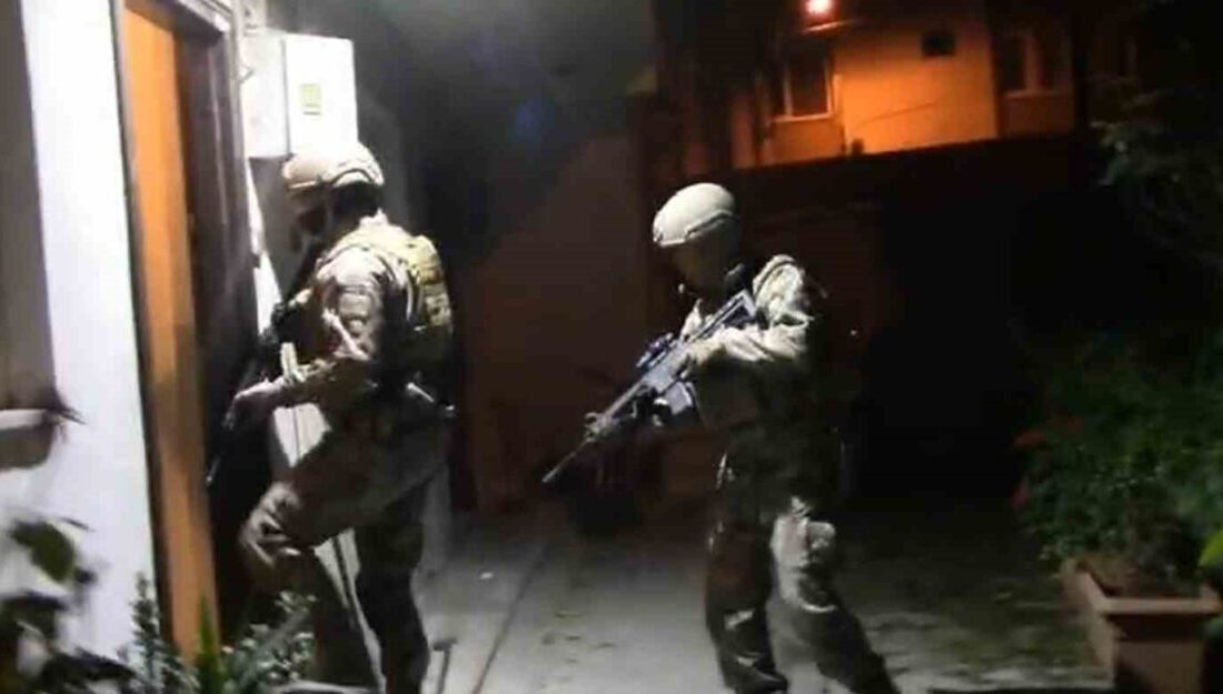 Sakarya’da DEAŞ operasyonu: 4 gözaltı Sakarya’da DEAŞ Silahlı Terör Örgütü içerisinde geçmiş dönemlerde faaliyet gösterdiği