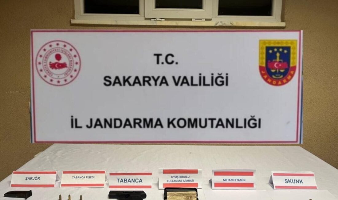 Sakarya’da jandarmadan uyuşturucuya geçit yok: 2 şahıs tutuklandı Sakarya’nın Karasu ve Serdivan ilçelerinde uyuşturucu suçları ile mücadele kapsamında