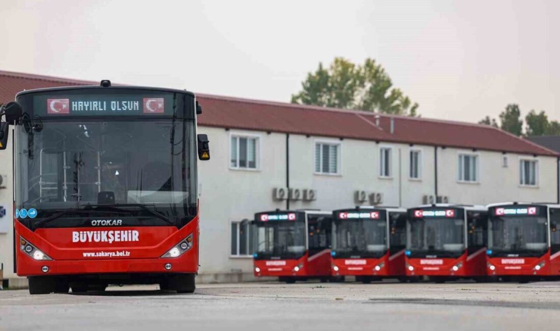 Sakarya’da toplu ulaşım filosuna 5 yeni metrobüs daha eklendi Sakarya Büyükşehir Belediyesi, şehir içi toplu ulaşım ağını güçlendirmek amacıyla