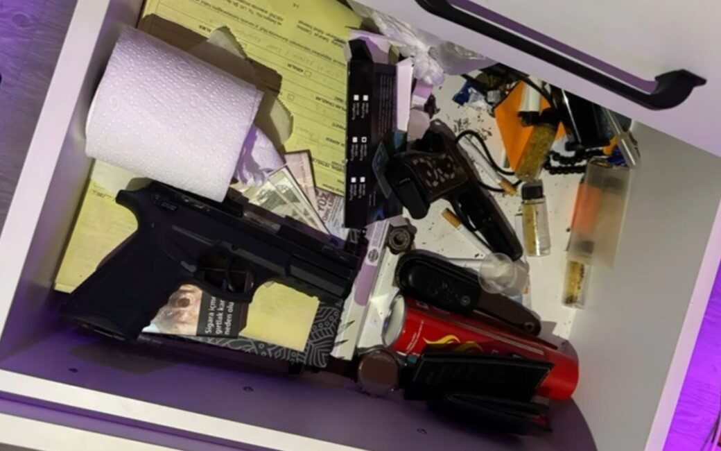 Sakarya’da yılbaşı öncesi düzenlenen uyuşturucu operasyonunda yaklaşık 11 kilogram esrar