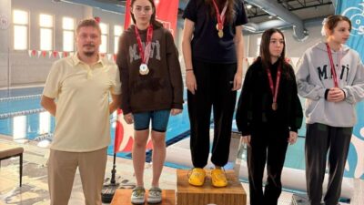 DÜZCE(İHA) – Düzce Okul Sporları Gençler Yüzme Müsabakaları Çilimli Yüzme