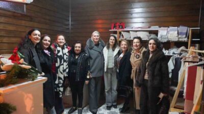 Bilecik Belediyesi tarafından yeni yıla hazırlanan Sanat Sokağı tüm renkleriyle