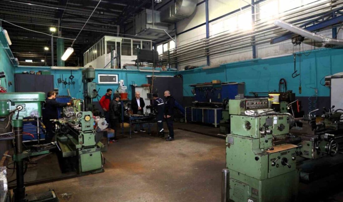 Kocaeli Büyükşehir Belediyesi, bünyesindeki “Makine İkmal Atölyesi” sayesinde iş makineleri