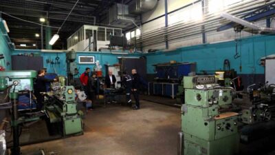 Kocaeli Büyükşehir Belediyesi, bünyesindeki “Makine İkmal Atölyesi” sayesinde iş makineleri