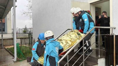 Düzce İl Ambulans Servisi Başhekimliğinde düzenlenen yangın ve deprem tatbikatı,