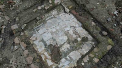 Sapanca Gölü’nde su seviyesinin çekilmesiyle ortaya çıkan adacıktaki kalıntıların bazilika,