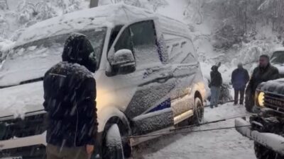 Düzce’de yaylaya kar safarisi yapmaya giden Düzce Safari Offroad kulübü