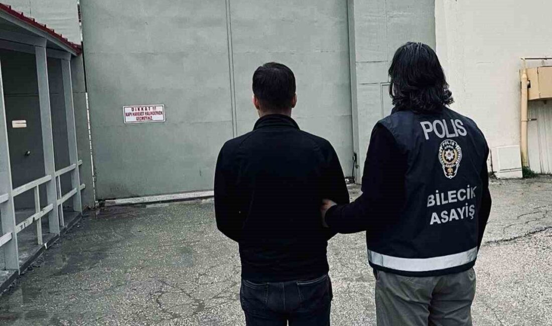Sekiz farklı dolandırıcılık suçundan aranan şahıs Bilecik’te yakalandı Bilecik’te 8 farklı dolandırıcılık suçundan aranan ve hakkında 7 yıl