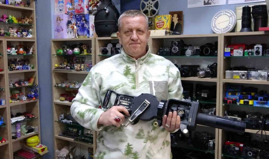 Sesi makineli tüfek, kendisi fotoğraf makinesi Kocaeli’de Yunus Hakkı Şenkul, 15 yıl önce bozulan fotoğraf makinesini