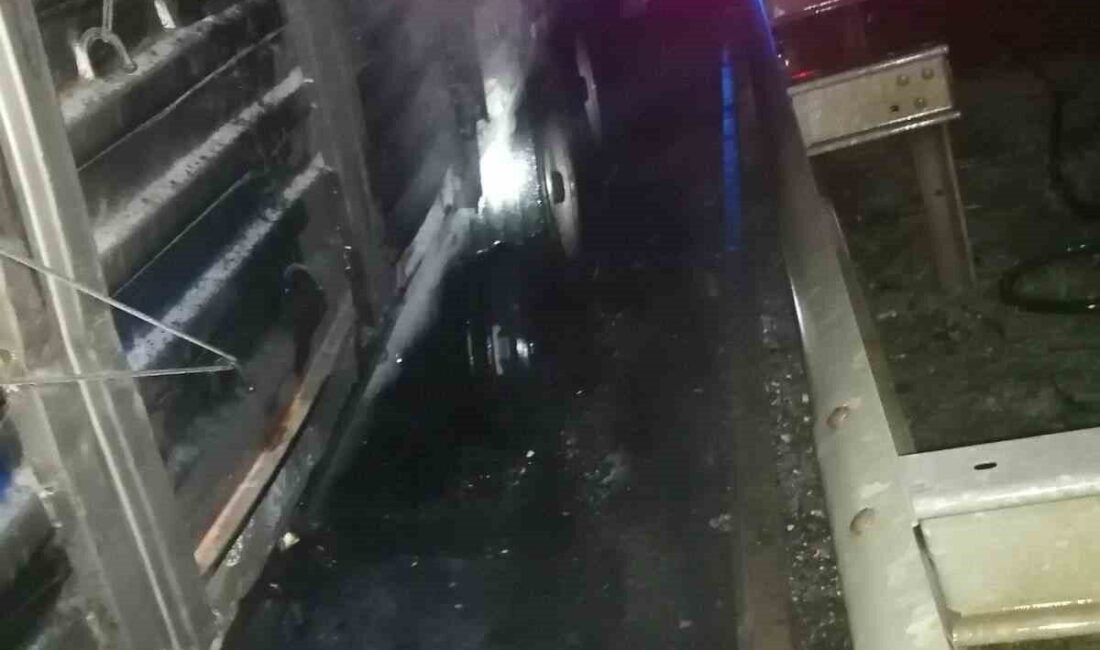 Bilecik’in Osmaneli ilçesinde seyir halindeki çekici tır alev aldı. Edinilen