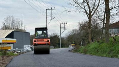 Sakarya Büyükşehir Belediyesi, kent genelinde sürdürdüğü yol yenileme çalışmaları kapsamında