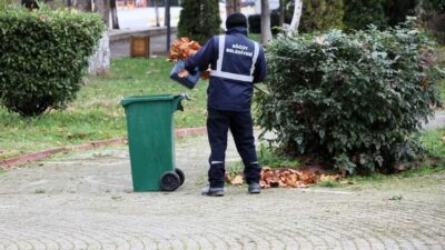 Bilecik’in Söğüt ilçesinde belediye ekipleri cadde ve sokaklarda temizlik çalışmalarını