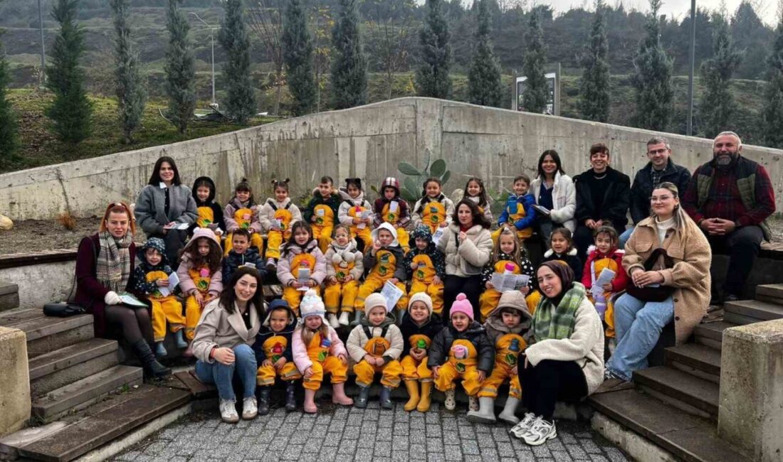 Süs ve Tıbbi Bitkiler Botanik Bahçesi minik ziyaretçilerini ağırladı DÜZCE(İHA) – Düzce Nadas Çocuk Köyü Anaokulu öğrencileri, öğretmenleri eşliğinde,
