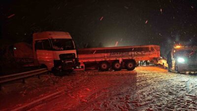 Bolu’da etkili olan yoğun kar yağışı nedeniyle TEM Otoyolu’nda 3