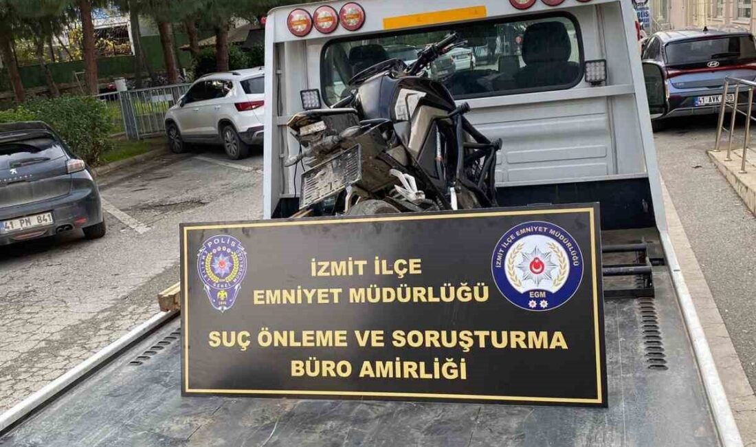 Trafikte akrobatik şova 39 bin TL ceza Kocaeli’nin İzmit ilçesinde motosikletle akrobatik hareketler yaparak hem kendi canını