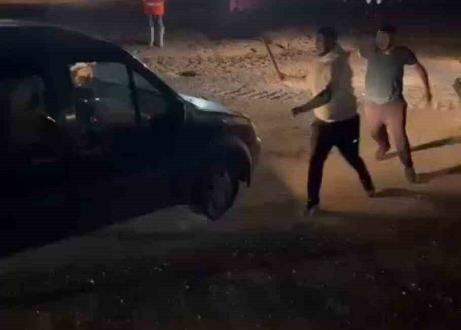 Kocaeli’de bir sürücünün trafikte sinirlenerek taksiye, yolcu otobüsüne ve bir