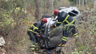 Bilecik’te seyir halinde frenleri tutmayıp uçuruma yuvarlanan hafif ticari aracın