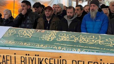 Tiyatro ve sinema oyuncusu Serkan Keskin’in hayatını kaybeden babası Vehbi