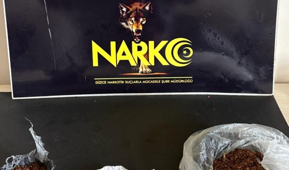 Uyuşturucu sattığını kabul eden genç tutuklandı DÜZCE(İHA) – Düzce’de narkotik polisleri tarafından yapılan operasyonda 1 kişi