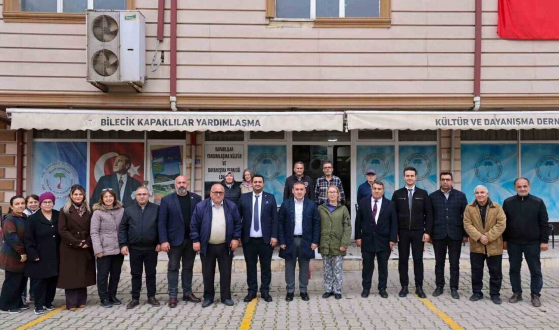 Vali Sözer vatandaşlarla Kapaklılar Derneği’nde buluştu Bilecik Valisi Faik Oktay Sözer, Kapaklılar Yardımlaşma Kültür ve Dayanışma