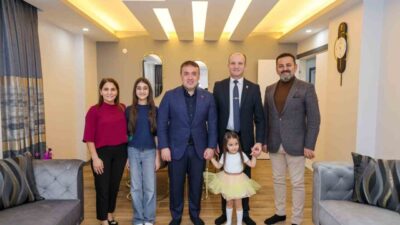 Bilecik Valisi Faik Oktay Sözer, gazi Halil Er’i evinde ziyaret