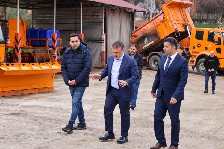 Vali Sözer’den karayollarına kış mesajı Bilecik Valisi Faik Oktay Sözer, Karayolları Bilecik 144. Şube Şefliğinde