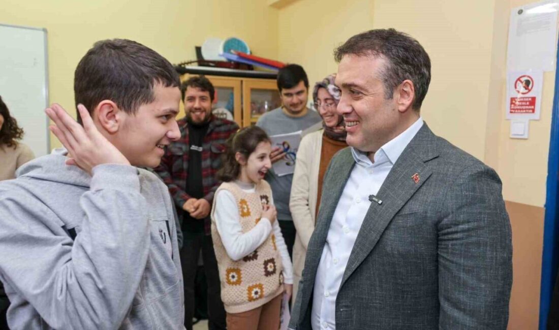 Vali Sözer’den özel öğrencilere destek Bilecik Valisi Faik Oktay Sözer, özel öğrencilerin eğitim gördüğü okullarda