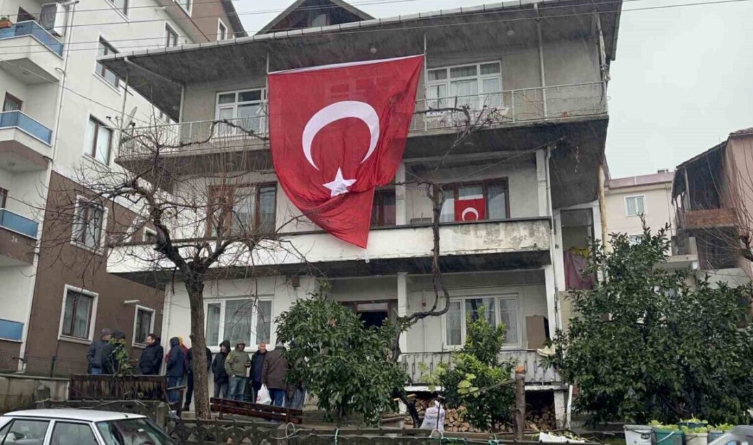 Yalova’da şehit olan polis memurunun Düzce’deki baba ocağına acı haber ulaştı Yalova’da terör örgütü DEAŞ’a yönelik operasyonda çıkan çatışmada şehit olan