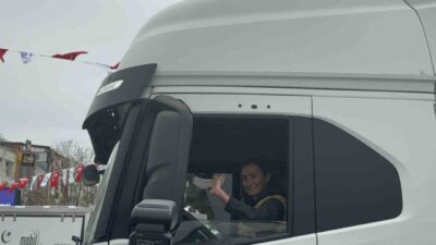 Kocaeli’nin Gebze ilçesinden Sudan’a gönderilen 10 tır dolusu insani yardım