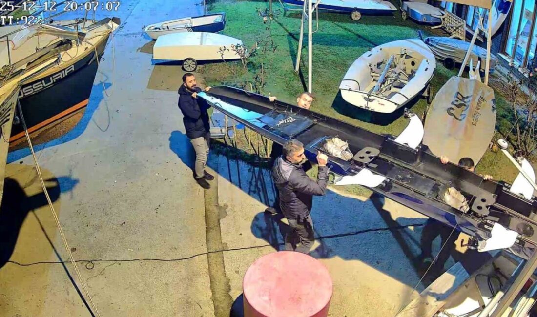 Yelken kulübüne kaçak tekne operasyonu Kaçakçılık ve Gümrük Muhafaza ekipleri, izini sürdükleri kaçak deniz küreği