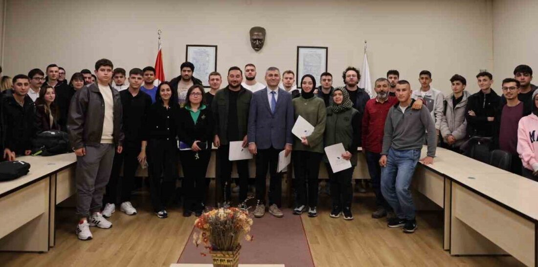 Yeşil vatanın koruyucuları kampüste yeniden buluşuyor Düzce Üniversitesi Ormancılık Meslek Yüksekokulu tarafından düzenlenen “Mezun Öğrenci Buluşması: