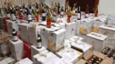 Sakarya’nın Akyazı ilçesinde alkollü içki satışının engellenmesine yönelik yürütülen çalışmalarda