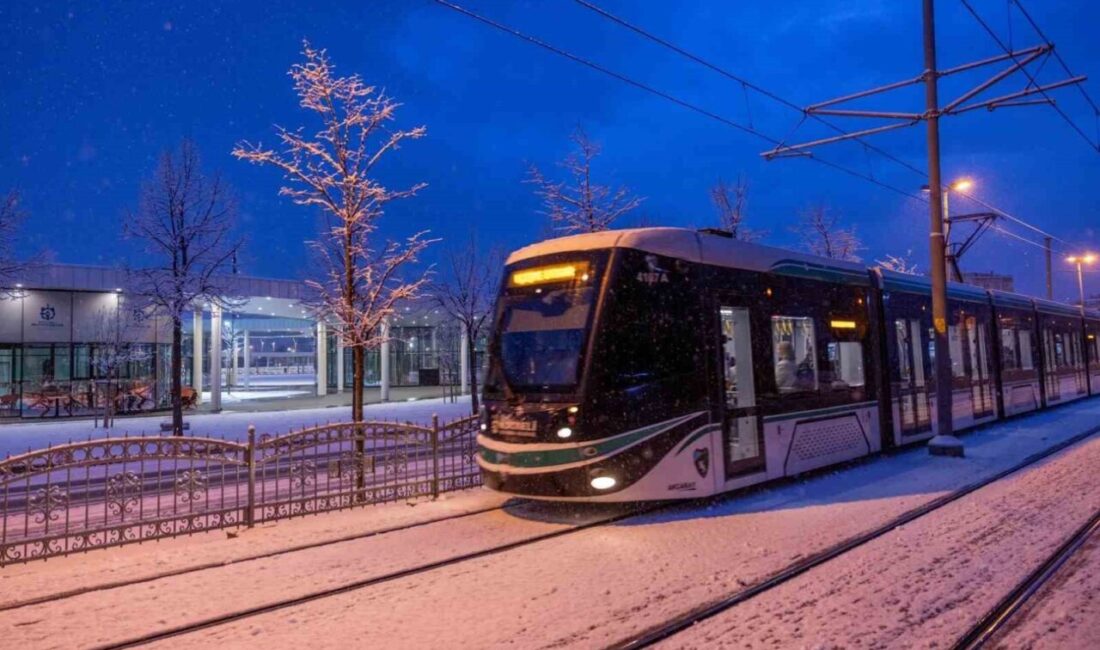 Yılbaşında kesintisiz ulaşım düzenlemesi Kocaeli’de yılbaşı gecesi beklenen yoğunluğa karşı otobüs ve tramvay hatlarında