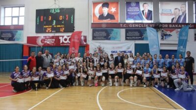 DÜZCE(İHA) – Düzce’de gerçekleştirilen Okul Sporları Yıldız Kızlar Voleybol Müsabakaları,