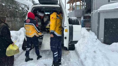DÜZCE(İHA) – Düzce’de karın yolları kapattığı, soğuğun hayatı zorlaştırdığı anlarda