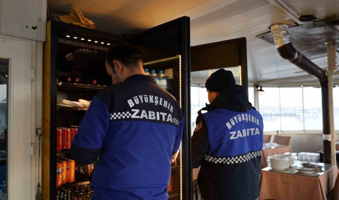 Zabıtadan balıkçı teknelerine yılbaşı denetimi Kocaeli Büyükşehir Belediyesi Zabıta Dairesi Başkanlığı ekipleri, İzmit Marina’da bulunan