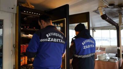 Kocaeli Büyükşehir Belediyesi Zabıta Dairesi Başkanlığı ekipleri, İzmit Marina’da bulunan