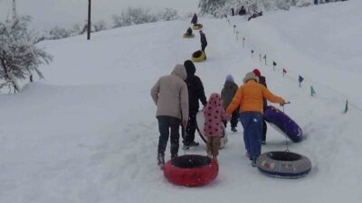 Bolu’nun doğa harikası Abant Gölü Milli Parkı’nda sömestr hareketliliği yaşanırken,