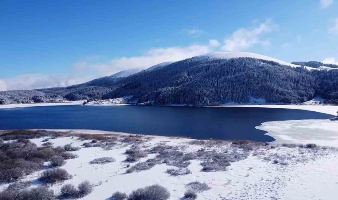 Bolu’da yağan karla beyaza bürünen Abant Gölü Milli Parkı, kartpostallık